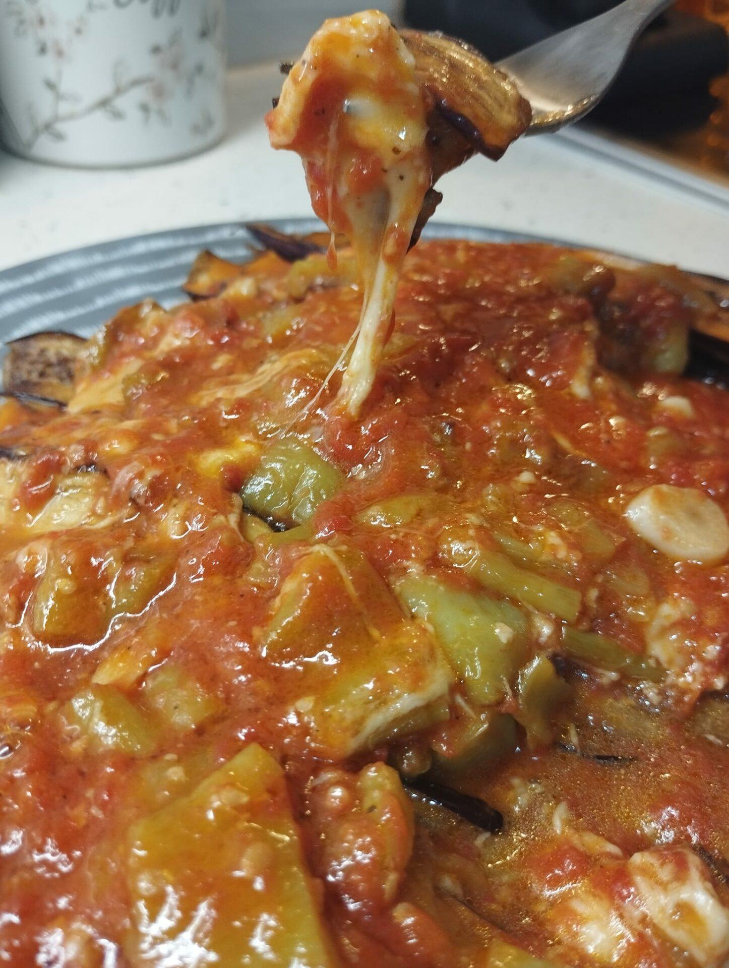 Μελιτζάνες-με-σάλτσα ντομάτας-και γκούντα-συνταγή- Μελιτζάνες-με-σάλτσα ντομάτας-και γκούντα-συνταγή-