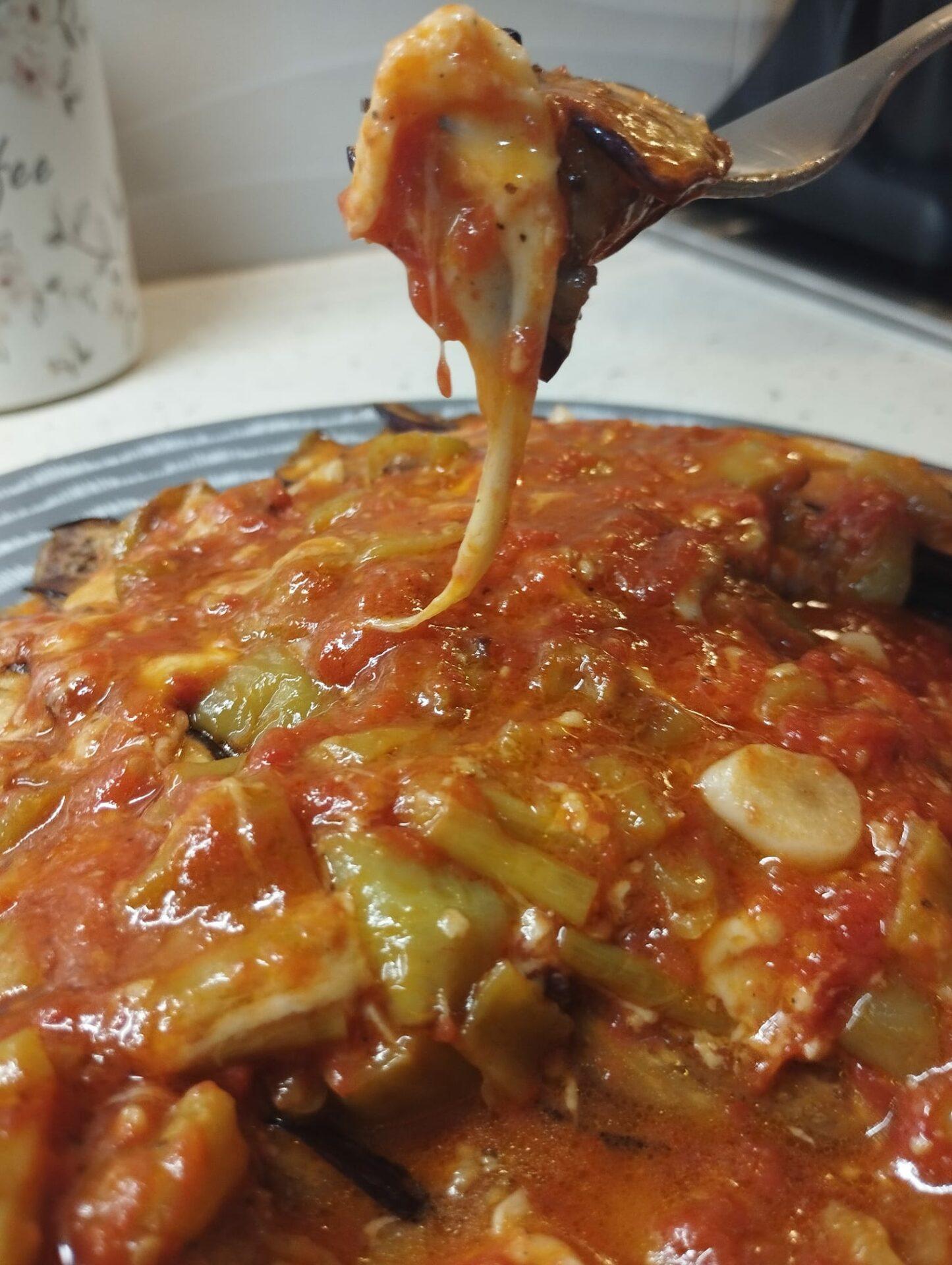 Μελιτζάνες-με-σάλτσα ντομάτας-και γκούντα-συνταγή- Μελιτζάνες-με-σάλτσα ντομάτας-και γκούντα-συνταγή-