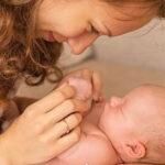 Μαμά μετά τα 40: Η αναγέννηση σε ένα κρίσιμο ηλικιακό στάδιο