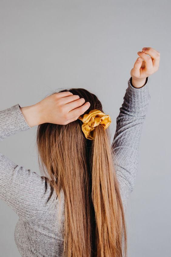 Ιδέες-για-να-φορέσεις-τα-scrunchies-πιάσε-τα-μαλλιά-μισά-μισά Ιδέες-για-να-φορέσεις-τα-scrunchies-πιάσε-τα-μαλλιά-μισά-μισά