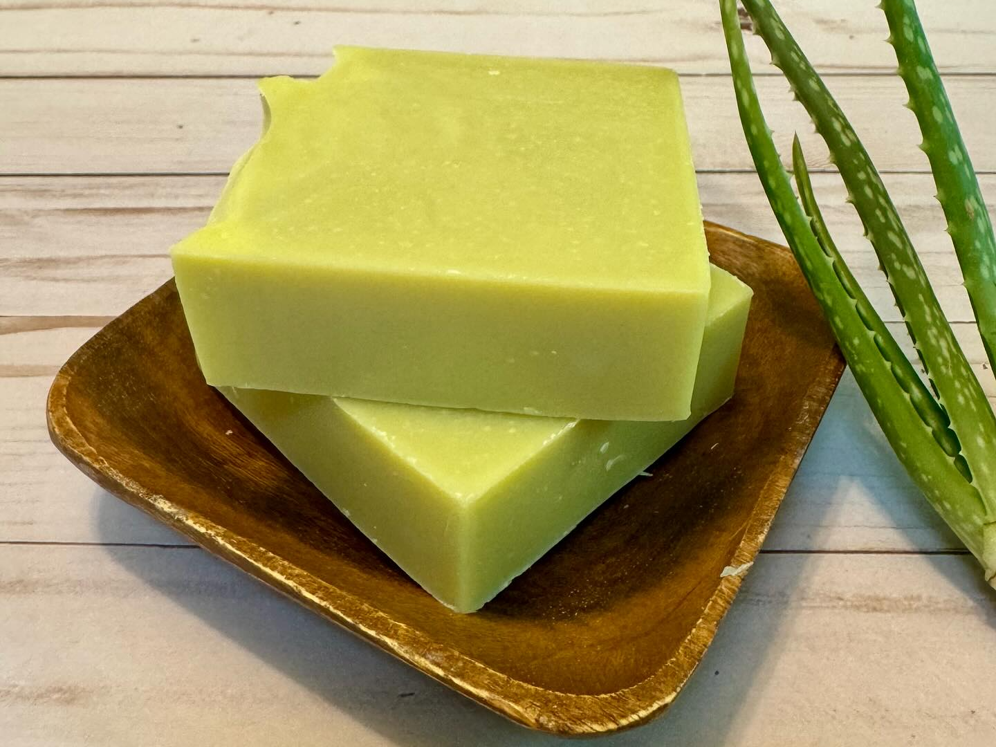 Σπιτικό σαπούνι καθαρισμού προσώπου με αλόη βέρα για βαθιά ενυδάτωση το Καλοκαίρι