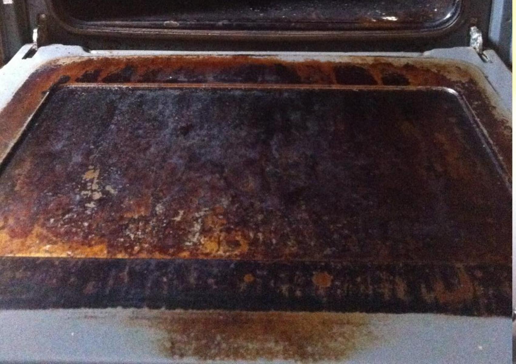 Καμένα λίπη και υπολείμματα τροφών στο τζάμι του φούρνου: Πως να το καθαρίσετε χωρίς χημικά