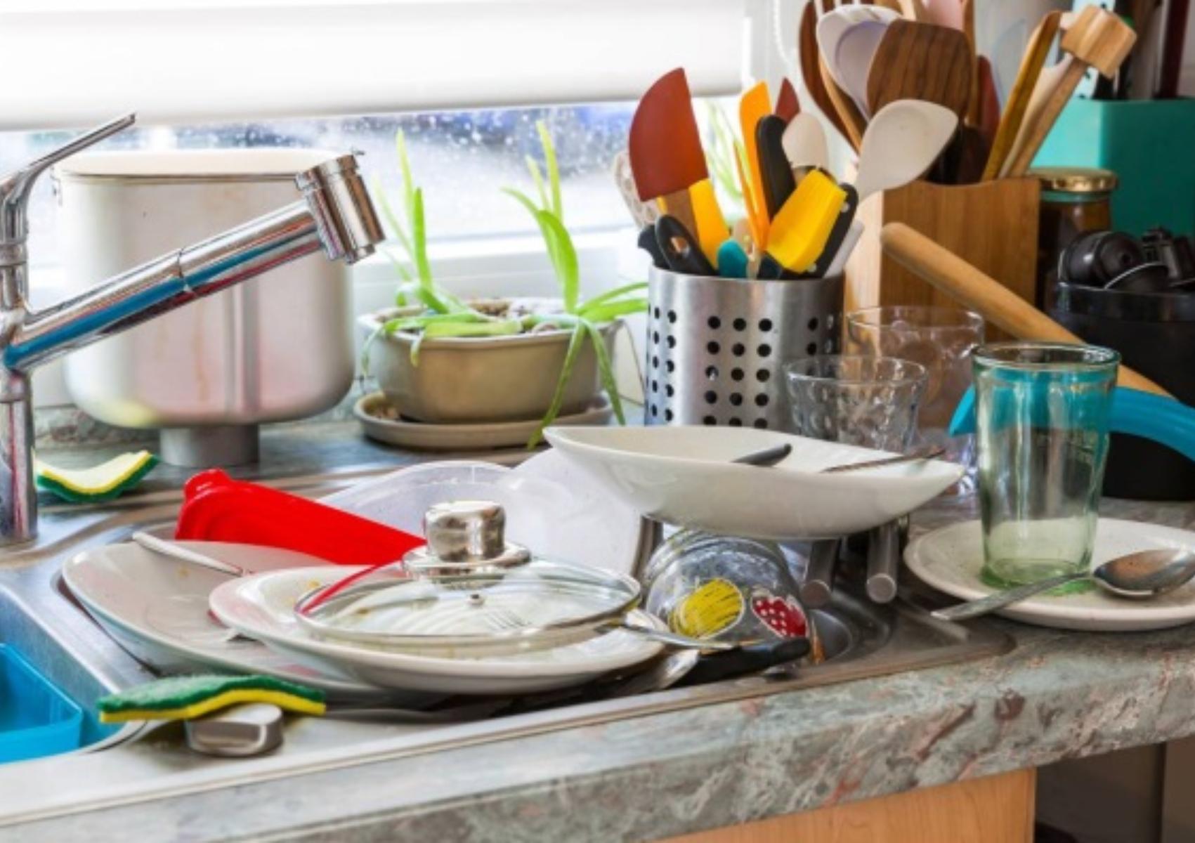 Πείτε-όχι-στο-μούλιασμα-των-πιάτων-Οι-κίνδυνοι-για-την-υγεία