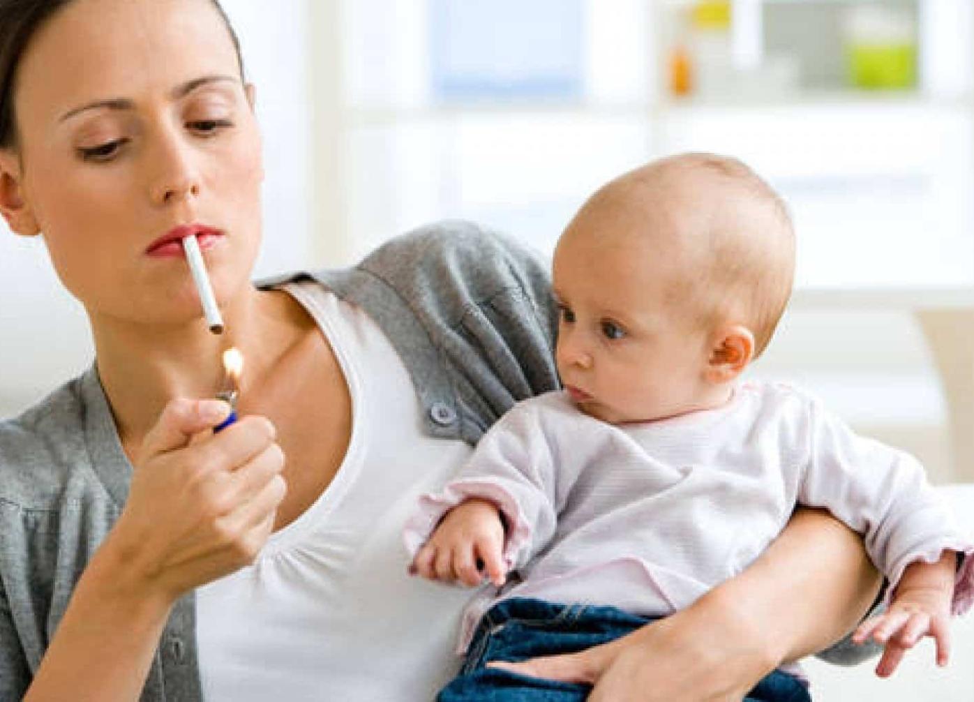 Κάπνισμα-κατά-τον-θηλασμό-Όλα-όσα-οφείλει-να-γνωρίζει-κάθε-νέα-μαμά-παθητικό-κάπνισμα-και-μωρό Κάπνισμα-κατά-τον-θηλασμό-Όλα-όσα-οφείλει-να-γνωρίζει-κάθε-νέα-μαμά-παθητικό-κάπνισμα-και-μωρό