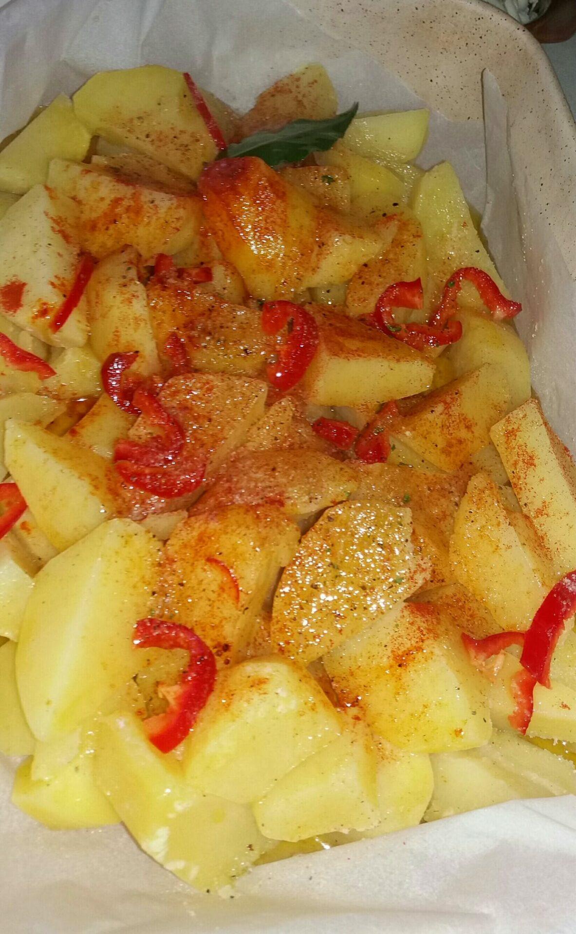 Μελωμένες-πατάτες-φούρνου-με-λεμόνι-και-πάπρικα-συνταγή Μελωμένες-πατάτες-φούρνου-με-λεμόνι-και-πάπρικα-συνταγή