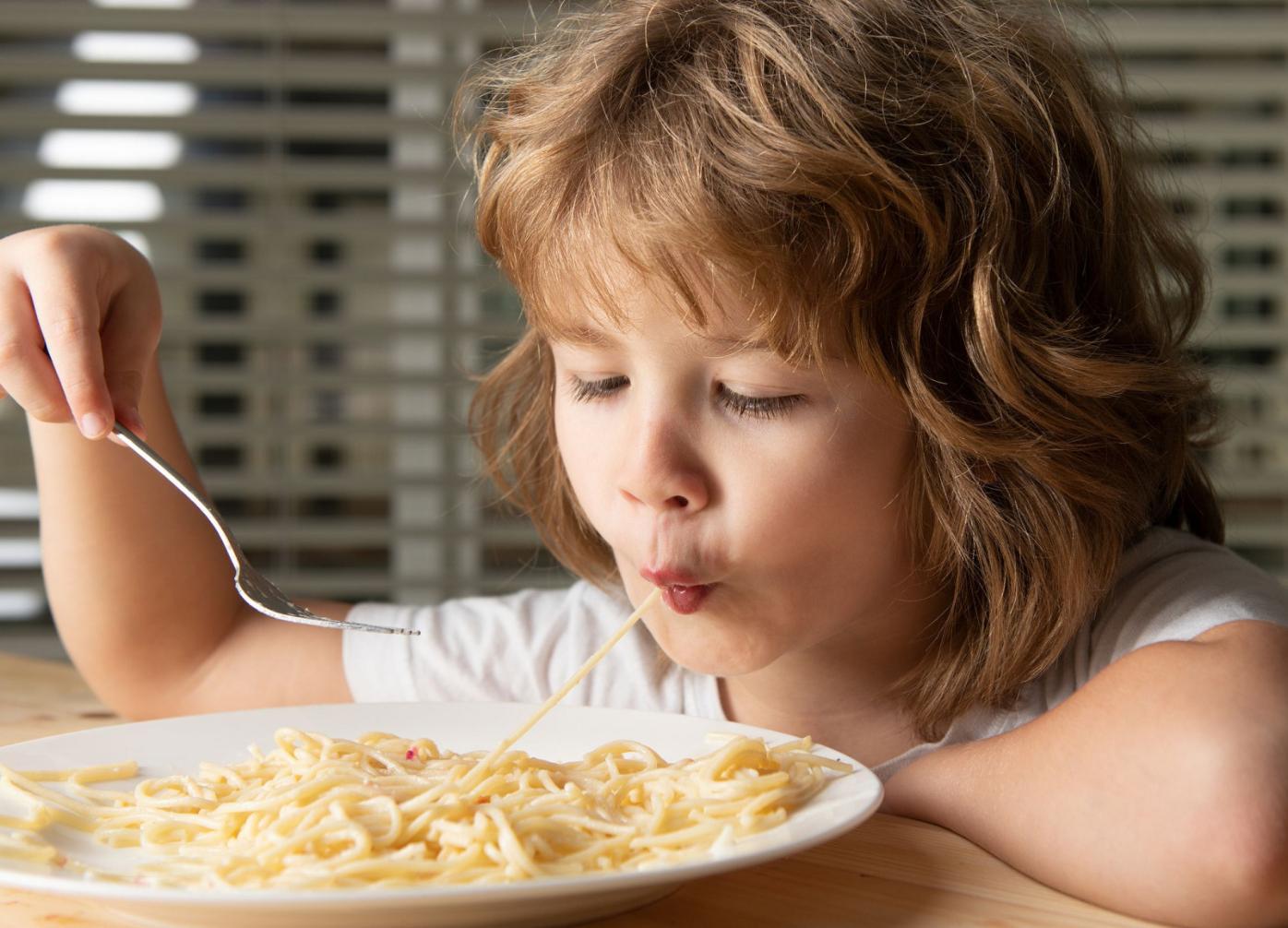 Συμβουλές-για-γονείς-Εύκολοι-τρόποι-για-να-φάει-το-νήπιο-σας-όλο-του-το-φαγητό-αφήστε-να-σερβίρει-μόνο-του Συμβουλές-για-γονείς-Εύκολοι-τρόποι-για-να-φάει-το-νήπιο-σας-όλο-του-το-φαγητό-αφήστε-να-σερβίρει-μόνο-του