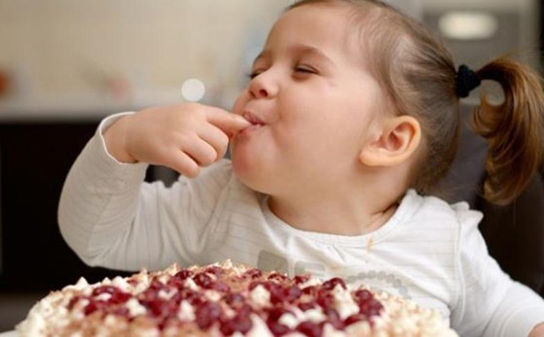 Συμβουλές-για-γονείς-Εύκολοι-τρόποι-για-να-φάει-το-νήπιο-σας-όλο-του-το-φαγητό-το-γλυκό-ως-έπαθλο Συμβουλές-για-γονείς-Εύκολοι-τρόποι-για-να-φάει-το-νήπιο-σας-όλο-του-το-φαγητό-το-γλυκό-ως-έπαθλο