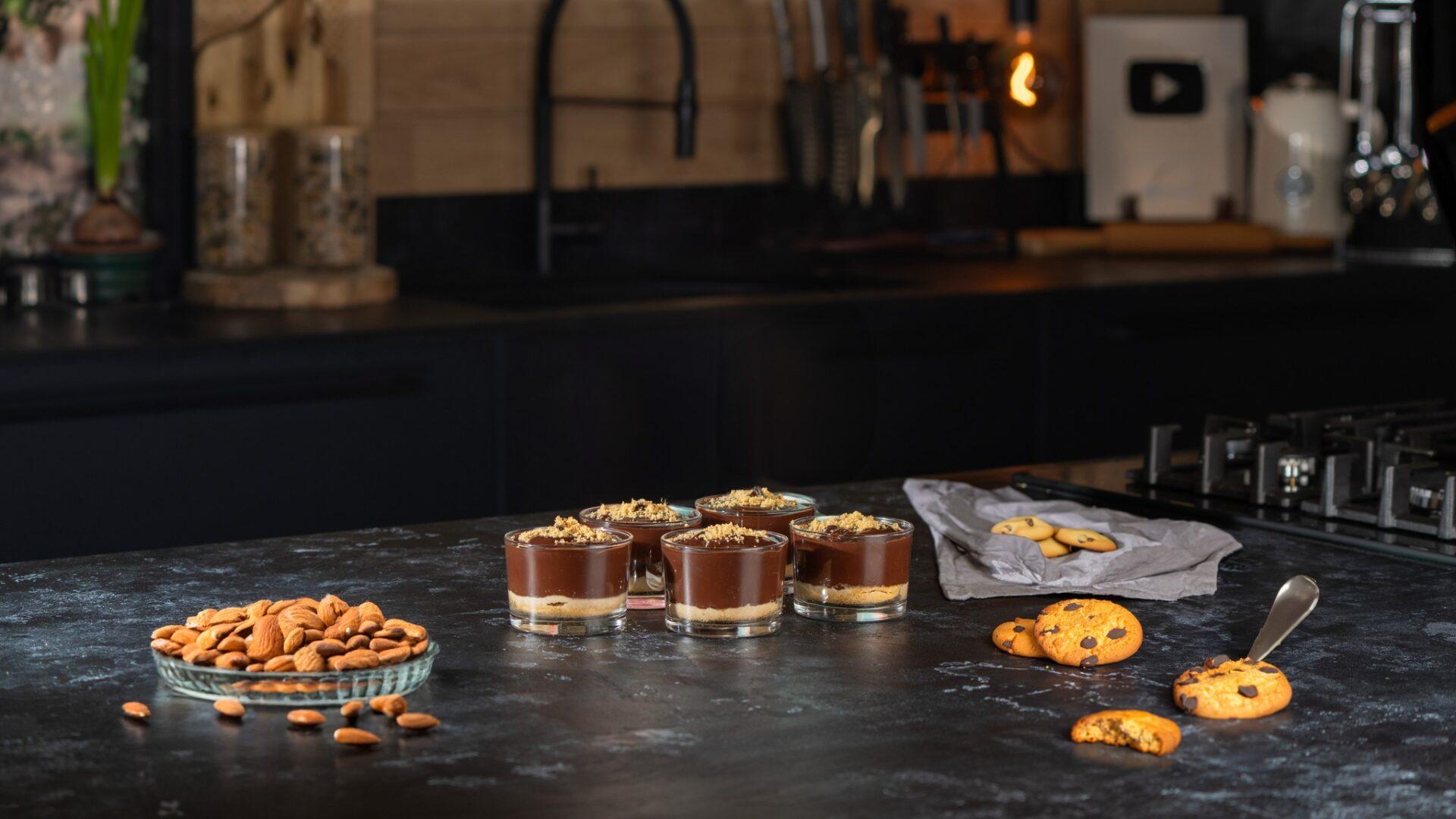 Σοκολατένιο-γλυκό-στο ποτήρι-με βελούδινη κρέμα-συνταγή- Σοκολατένιο-γλυκό-στο ποτήρι-με βελούδινη κρέμα-συνταγή-