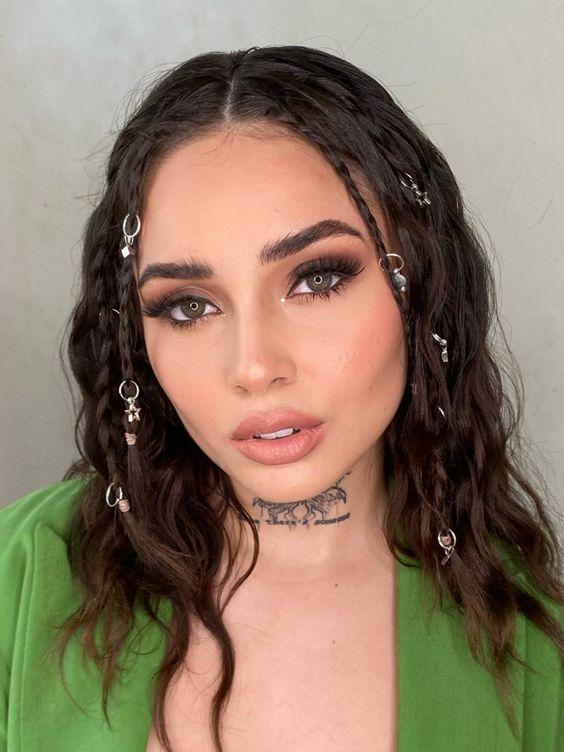 ιδέες-για-χτενίσματα-τον-Αύγουστο 2024-στις-διακοπές- ιδέες-για-χτενίσματα-τον-Αύγουστο 2024-στις-διακοπές-