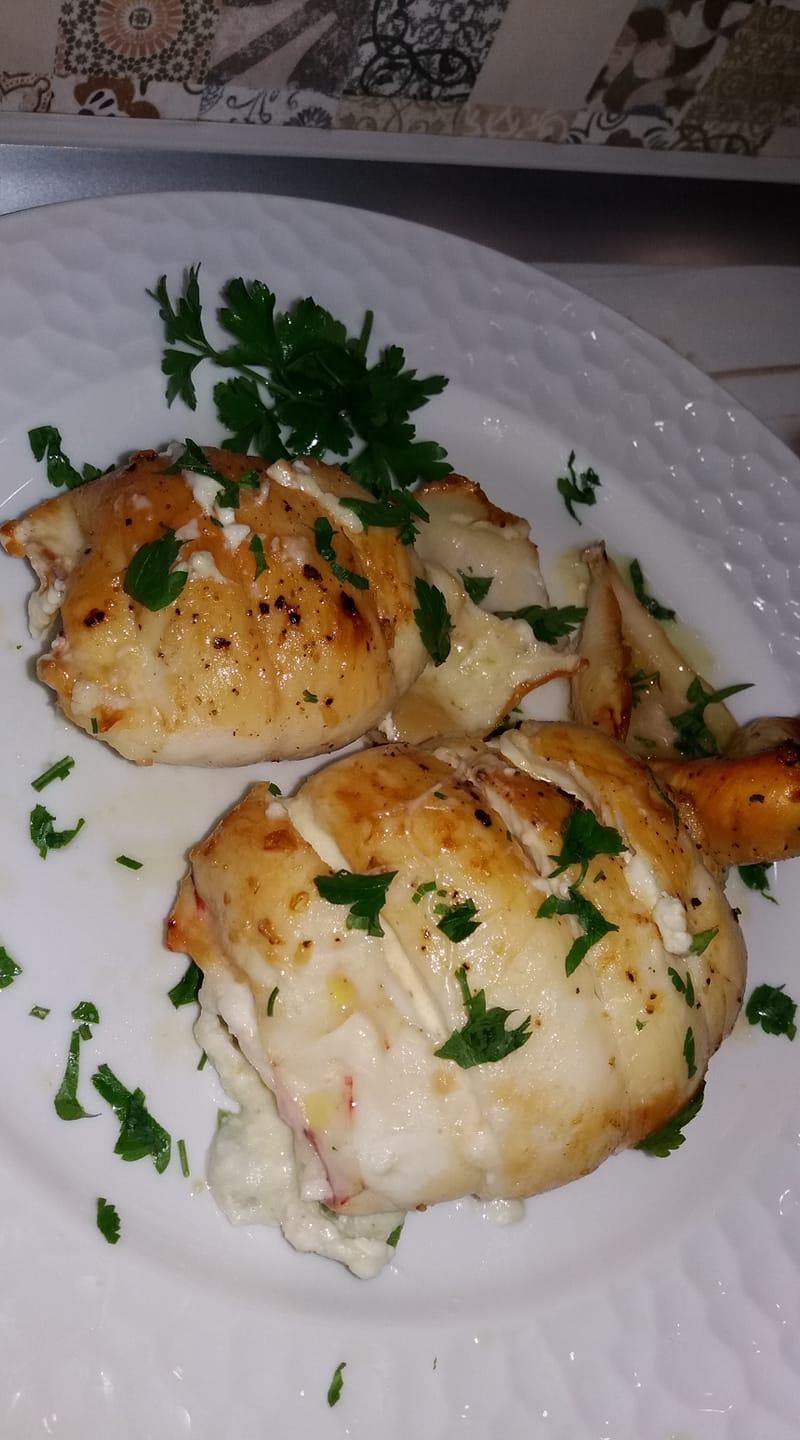 Καλαμάρι-γεμιστό-με τυριά-και πιπεριές-συνταγή- Καλαμάρι-γεμιστό-με τυριά-και πιπεριές-συνταγή-