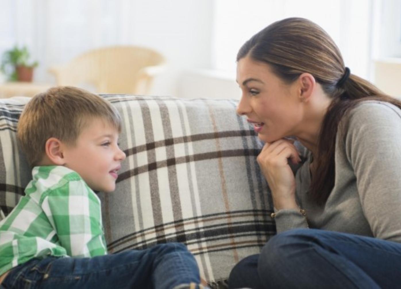 μαμά-μιλά-με-τον-γιο-της-