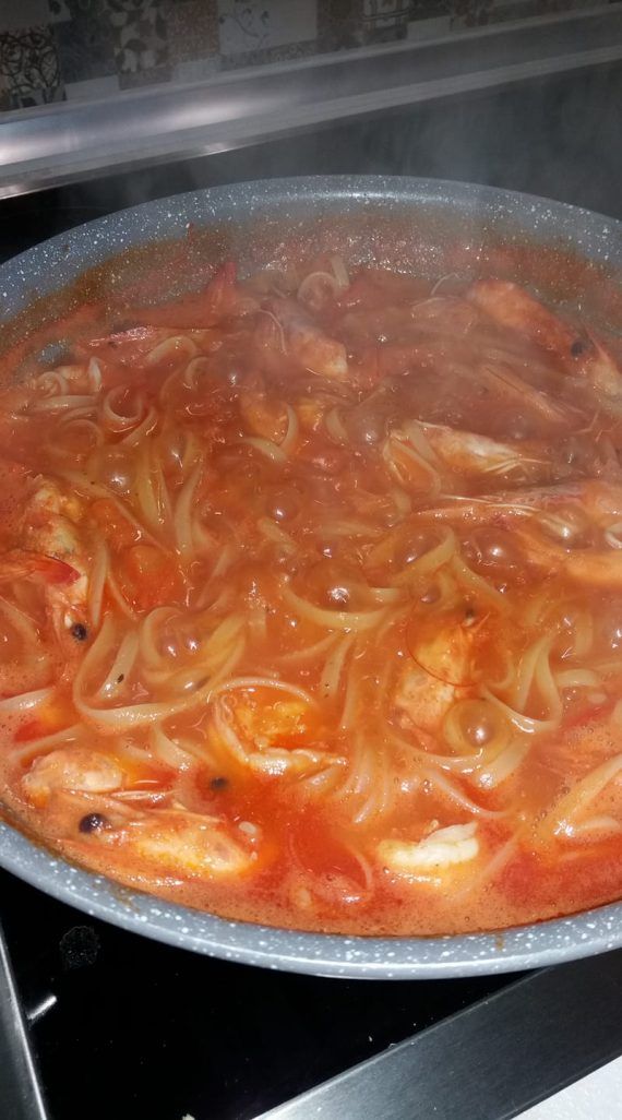 Λιγκουίνι με γαρίδες και πιπεριές