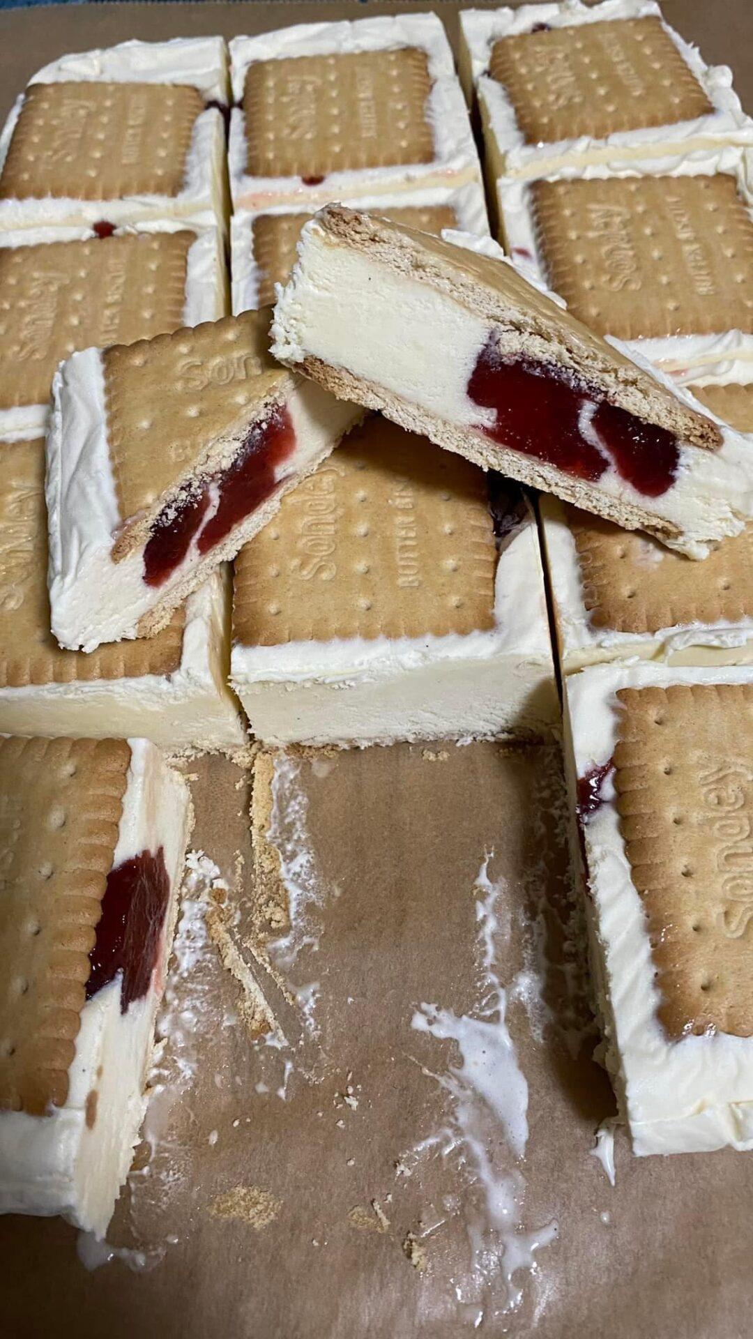 παγωτό-σάντουιτς-με-μαρμελάδα-συνταγή- παγωτό-σάντουιτς-με-μαρμελάδα-συνταγή-