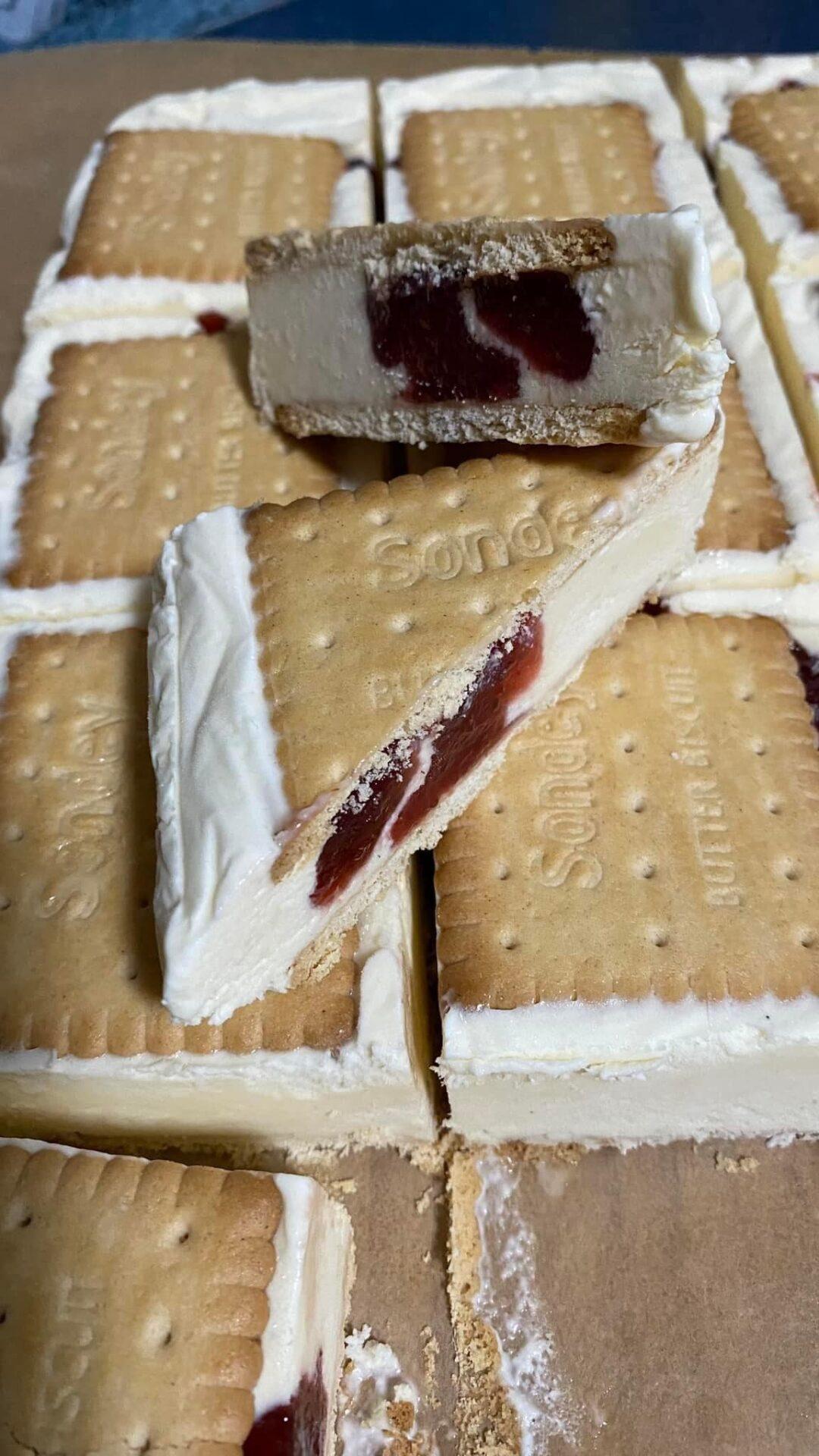 παγωτό-σάντουιτς-με-μαρμελάδα-συνταγή- παγωτό-σάντουιτς-με-μαρμελάδα-συνταγή-