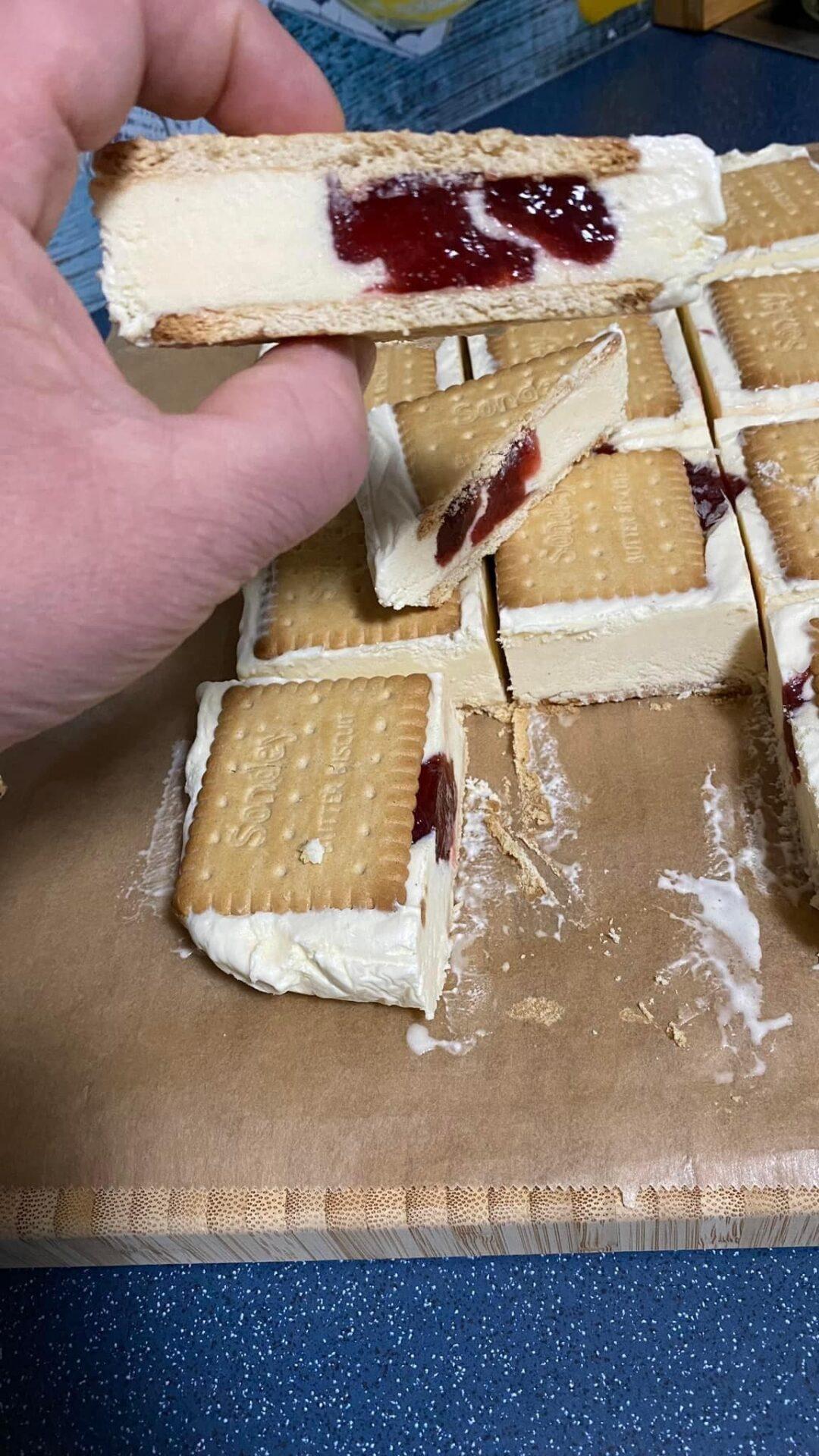 παγωτό-σάντουιτς-με-μαρμελάδα-συνταγή- παγωτό-σάντουιτς-με-μαρμελάδα-συνταγή-