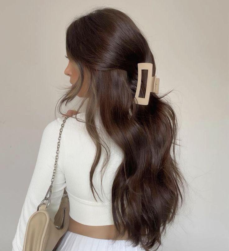 ιδέες-για-χτενίσματα-για-την-πρώτη-ημέρα-στο-σχολείο-πιασμένα-τα-μισά-μαλλιά-με-κλάμερ ιδέες-για-χτενίσματα-για-την-πρώτη-ημέρα-στο-σχολείο-πιασμένα-τα-μισά-μαλλιά-με-κλάμερ