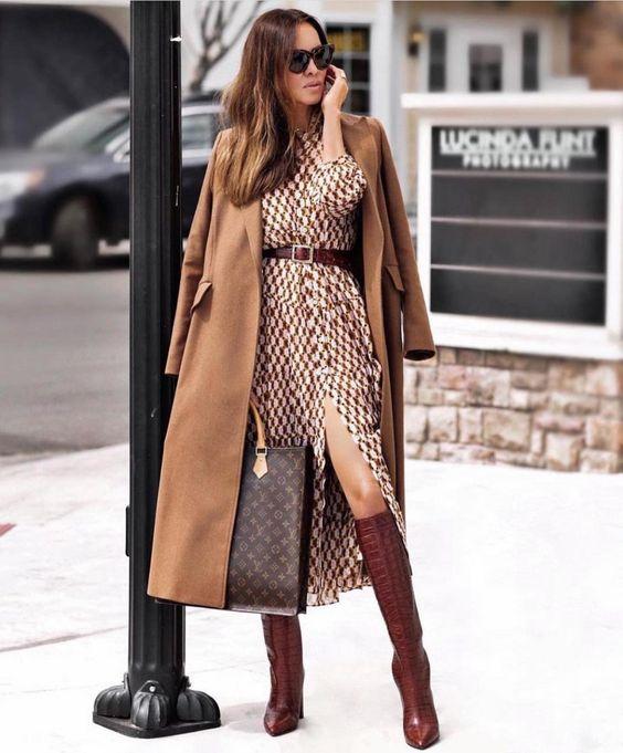 Ιδέες-για-Φθινοπωρινά-outfits-για-το-γραφείο-εμπριμέ-φόρεμα-και-μπότες Ιδέες-για-Φθινοπωρινά-outfits-για-το-γραφείο-εμπριμέ-φόρεμα-και-μπότες