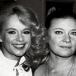 Βουγιουκλάκη- Καρέζη: Σπάνια φωτογραφία  με τους γιους τους στο Ηρώδειο