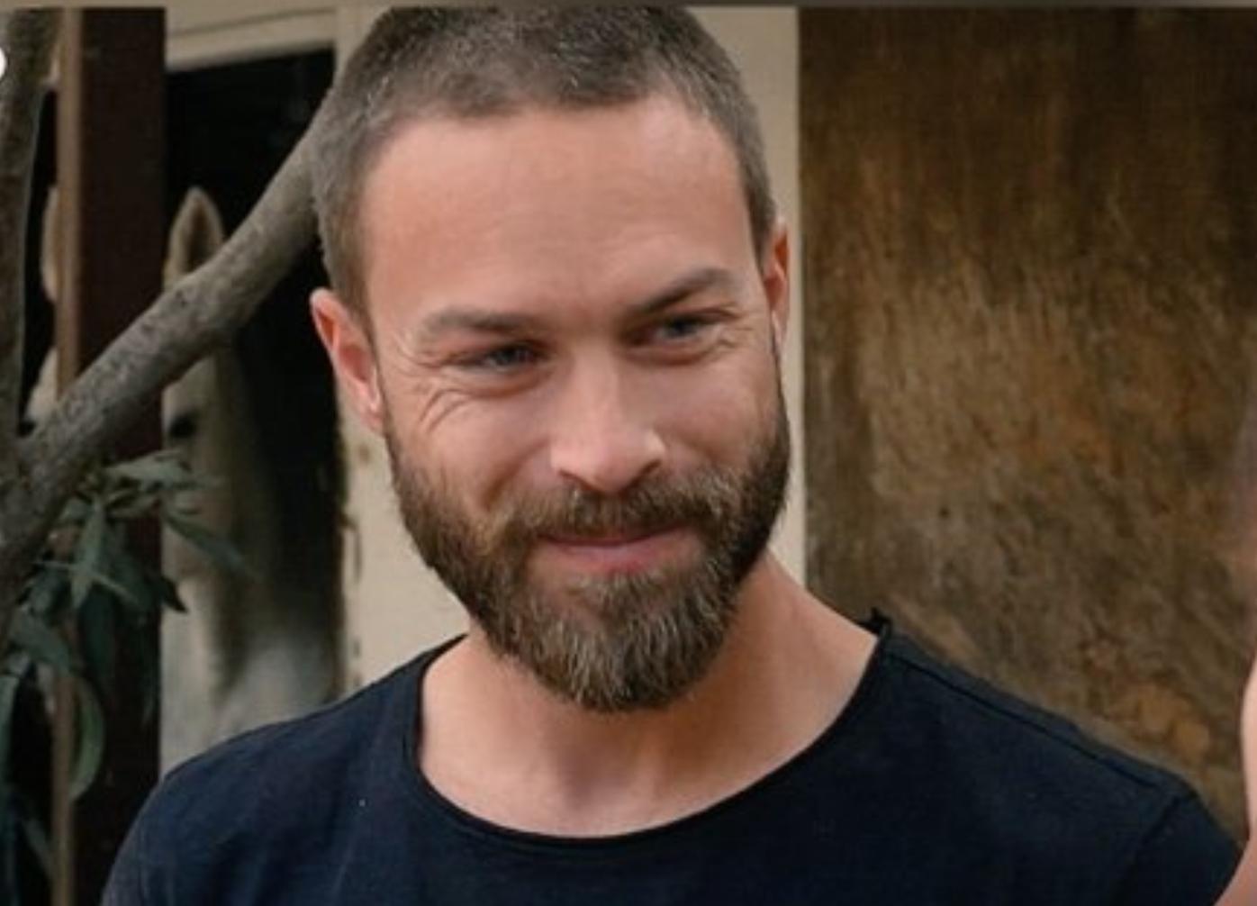 Η Γη της Ελιάς-Μιχάλης Η Γη της Ελιάς-Μιχάλης