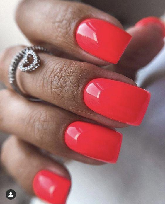 ιδέες-για-κοραλί-μανικιούρ-και-πεντικιούρ-