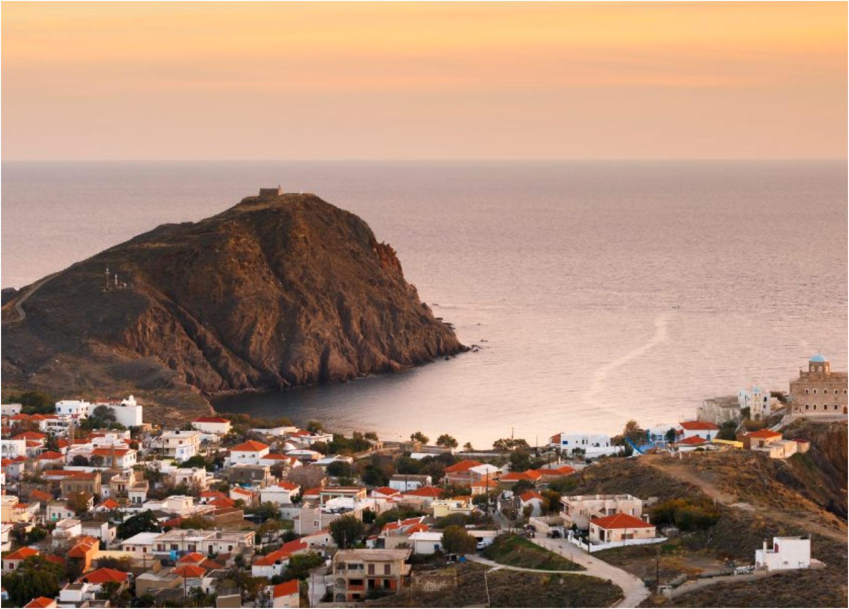 Ψαρά: Το ιστορικό νησί με τις 40 παραλίες για ήρεμες διακοπές τον Δεκαπενταύγουστο