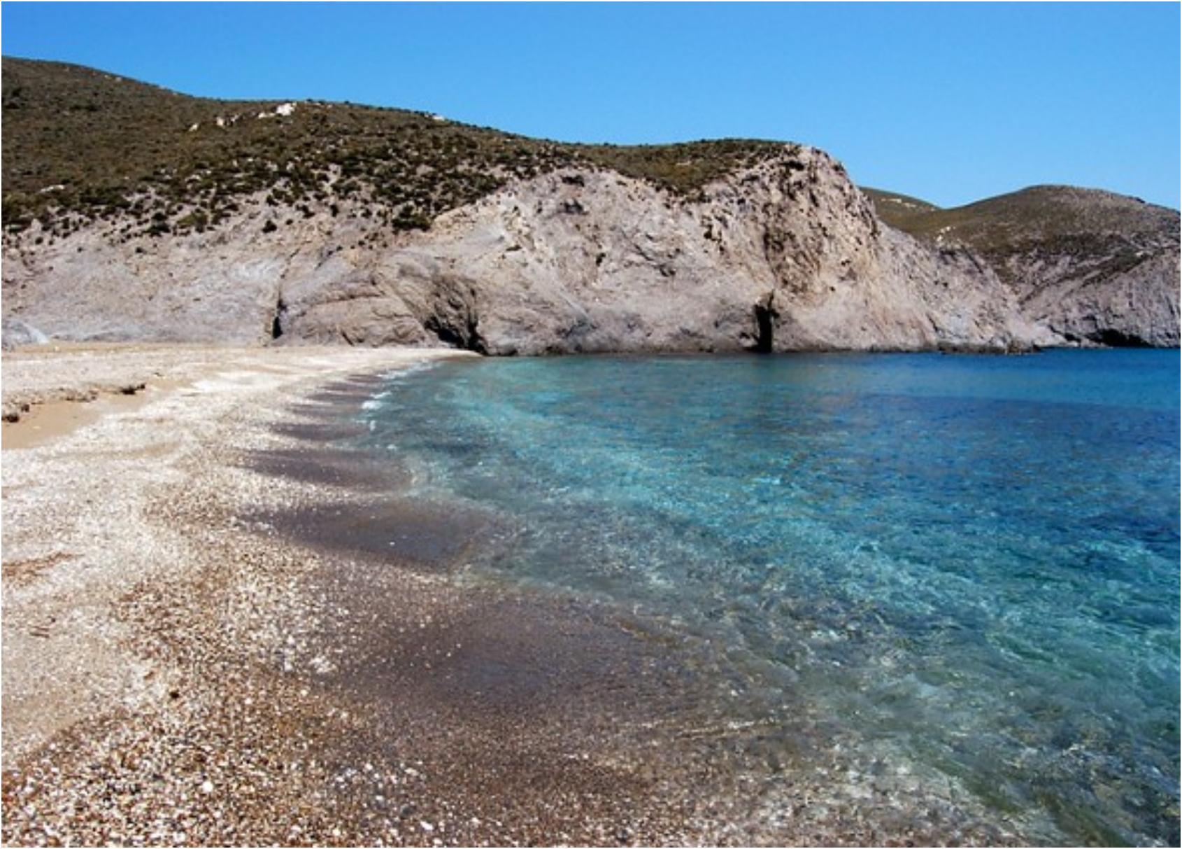 Ψαρά: Το ιστορικό νησί με τις 40 παραλίες για ήρεμες διακοπές τον Δεκαπενταύγουστο