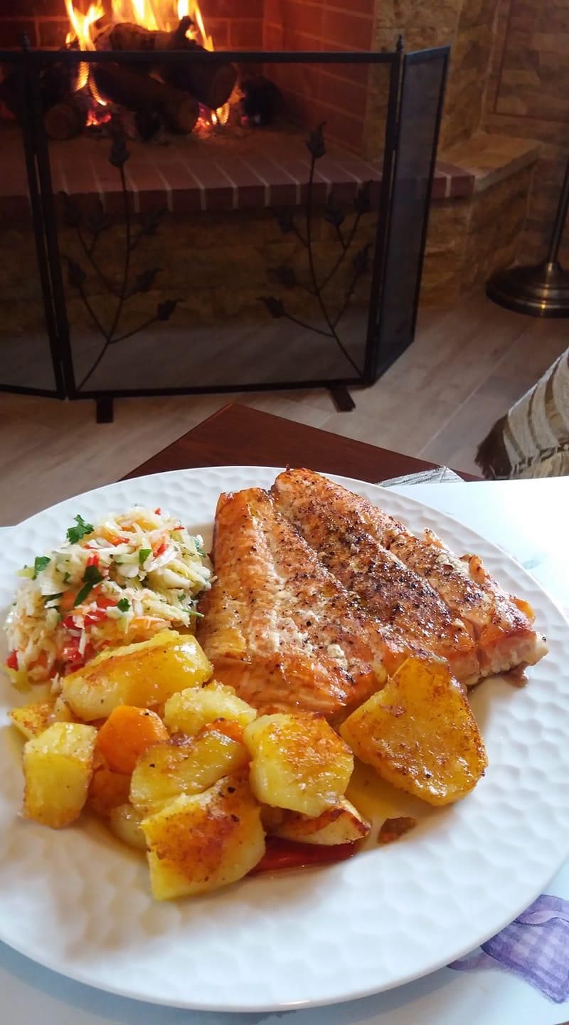 Σολομός-στη λαδόκολλα-με πατάτες-και καρότα-συνταγή-