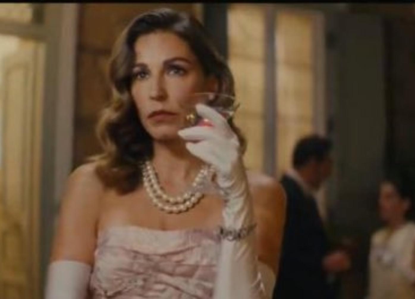 Άγιος Έρωτας: Χριστίνα και Χλόη διεκδικούν τον Πάτερ Νικόλαο