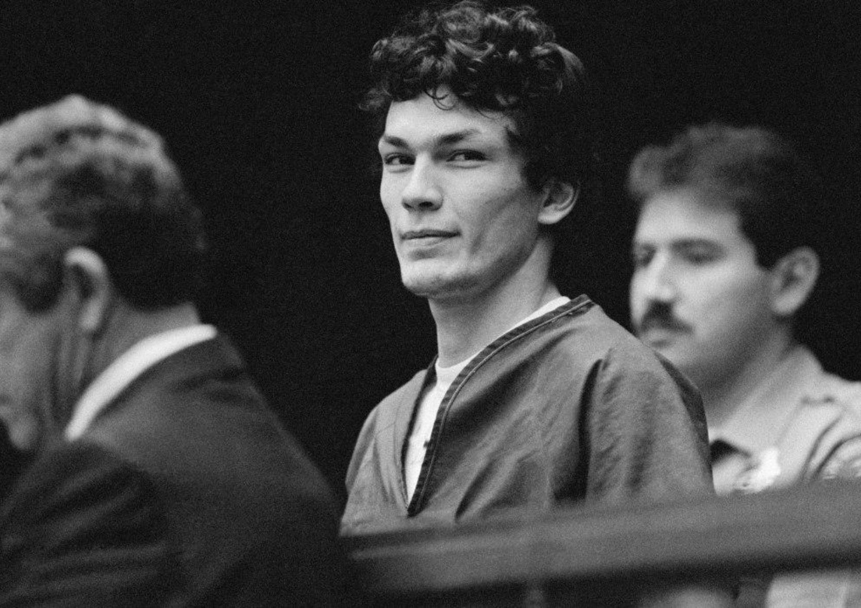Richard Ramirez: Η ανατριχιαστική ιστορία του serial killer που τρομοκράτησε το Los Angeles και έγινε σειρά στο Netflix
