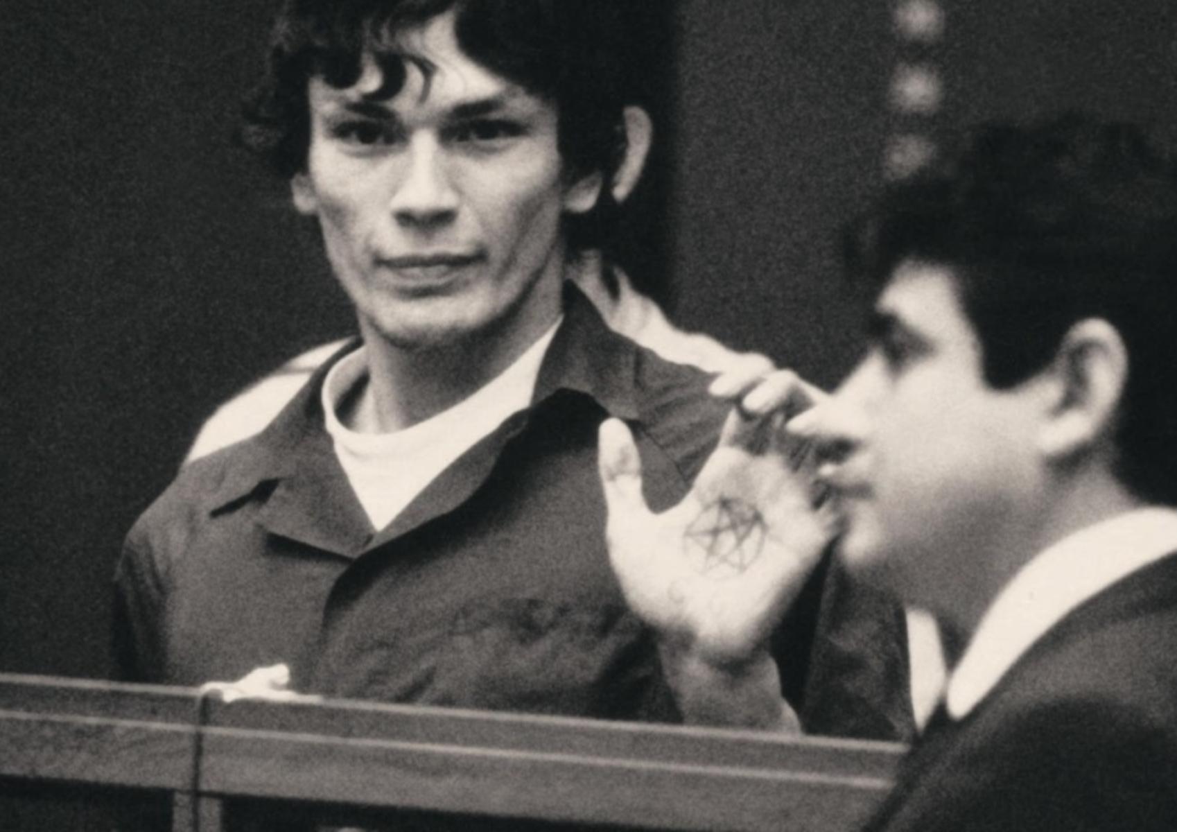 Richard Ramirez: Η ανατριχιαστική ιστορία του serial killer που τρομοκράτησε το Los Angeles και έγινε σειρά στο Netflix