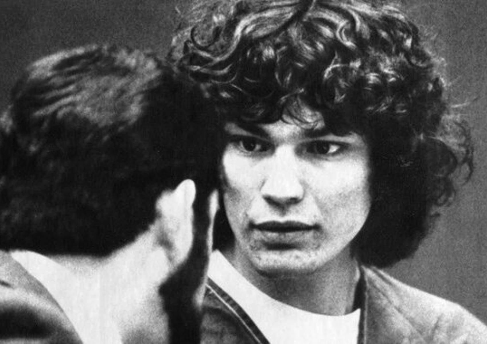 Richard Ramirez: Η ανατριχιαστική ιστορία του serial killer που τρομοκράτησε το Los Angeles και έγινε σειρά στο Netflix