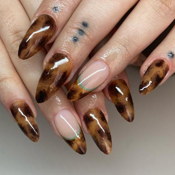 amber nails-τάσεις-στα-νύχια-Φθινόπωρο-Χειμώνας-2024-2025-ιδέες- amber nails-τάσεις-στα-νύχια-Φθινόπωρο-Χειμώνας-2024-2025-ιδέες-