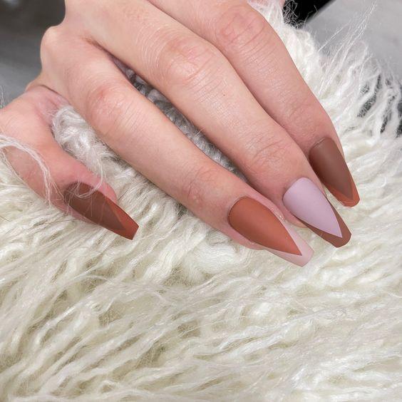 καφέ νύχια-τάσεις-στα-νύχια-Φθινόπωρο-Χειμώνας-2024-2025-ιδέες- καφέ νύχια-τάσεις-στα-νύχια-Φθινόπωρο-Χειμώνας-2024-2025-ιδέες-