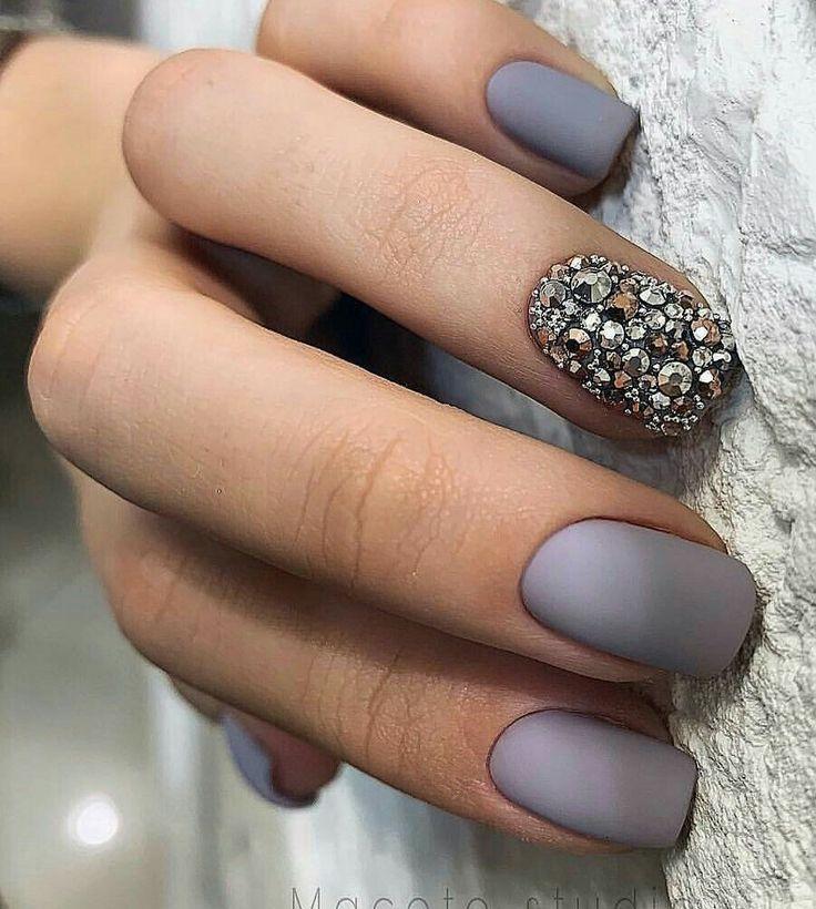 γκρι νύχια-τάσεις-στα-νύχια-Φθινόπωρο-Χειμώνας-2024-2025-ιδέες- γκρι νύχια-τάσεις-στα-νύχια-Φθινόπωρο-Χειμώνας-2024-2025-ιδέες-