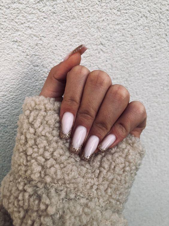 γαλακτερά νύχια-τάσεις-στα-νύχια-Φθινόπωρο-Χειμώνας-2024-2025-ιδέες- γαλακτερά νύχια-τάσεις-στα-νύχια-Φθινόπωρο-Χειμώνας-2024-2025-ιδέες-