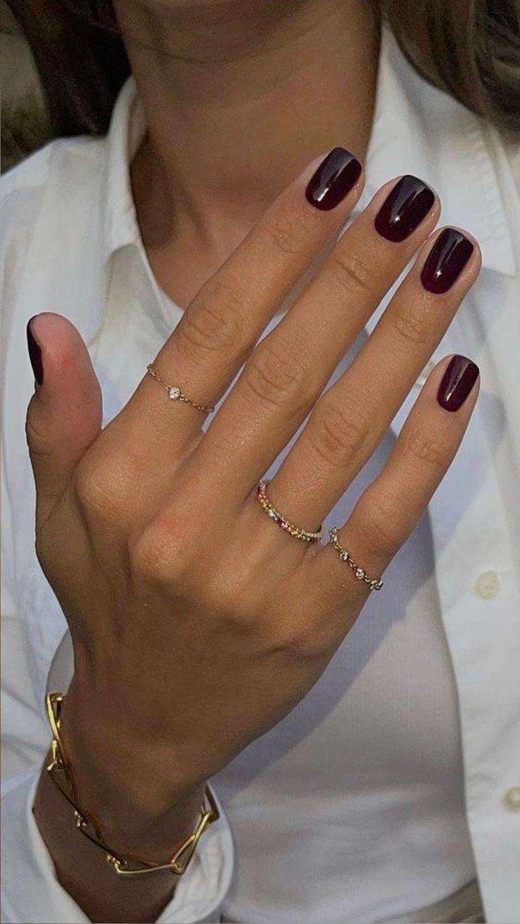 κόκκινο-του-κρασιού-στα-νύχια-τάσεις-στα-νύχια-Φθινόπωρο-Χειμώνας-2024-2025-ιδέες- κόκκινο-του-κρασιού-στα-νύχια-τάσεις-στα-νύχια-Φθινόπωρο-Χειμώνας-2024-2025-ιδέες-