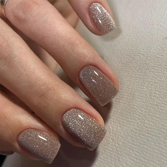 γκλίτερ-στα-νύχια-τάσεις-στα-νύχια-Φθινόπωρο-Χειμώνας-2024-2025-ιδέες- γκλίτερ-στα-νύχια-τάσεις-στα-νύχια-Φθινόπωρο-Χειμώνας-2024-2025-ιδέες-