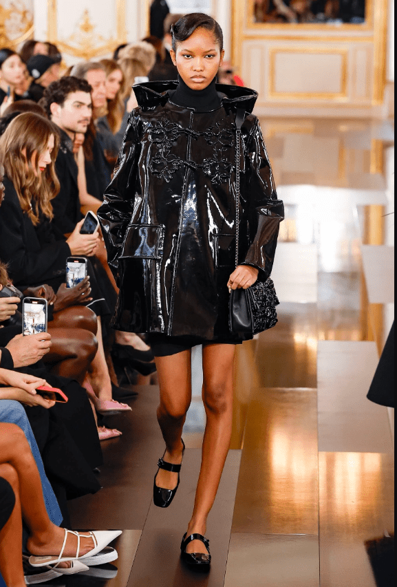 παπούτσια-με-straps-τάσεις-Φθινόπωρο-Χειμώνας 2024-2025-ιδέες-