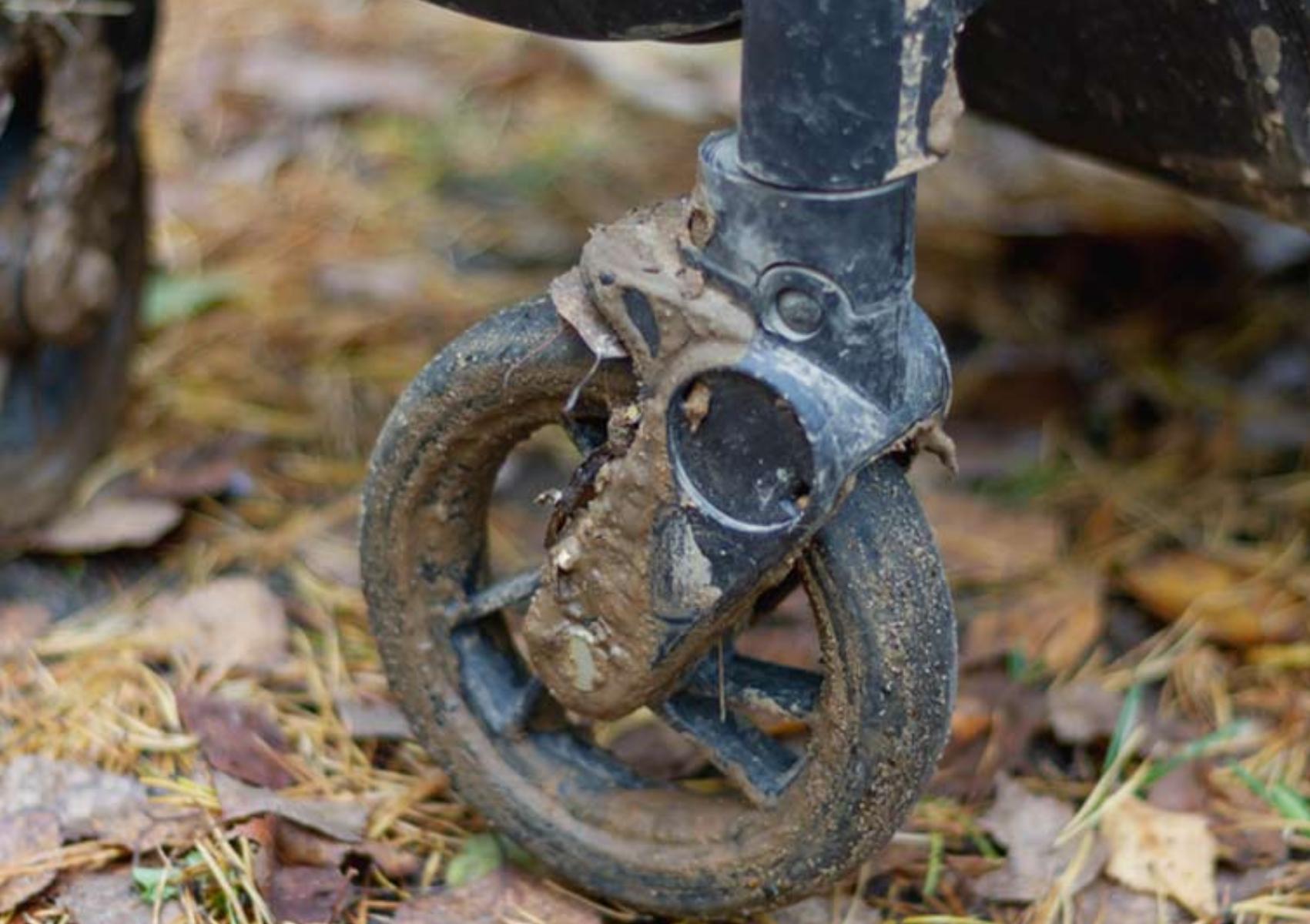 Ξεραμένοι λεκέδες από φρούτα λαδιές και δύσκολη βρωμιά στο βρεφικό καρότσι: Πως να το καθαρίσετε και να το κάνετε σαν καινούριο