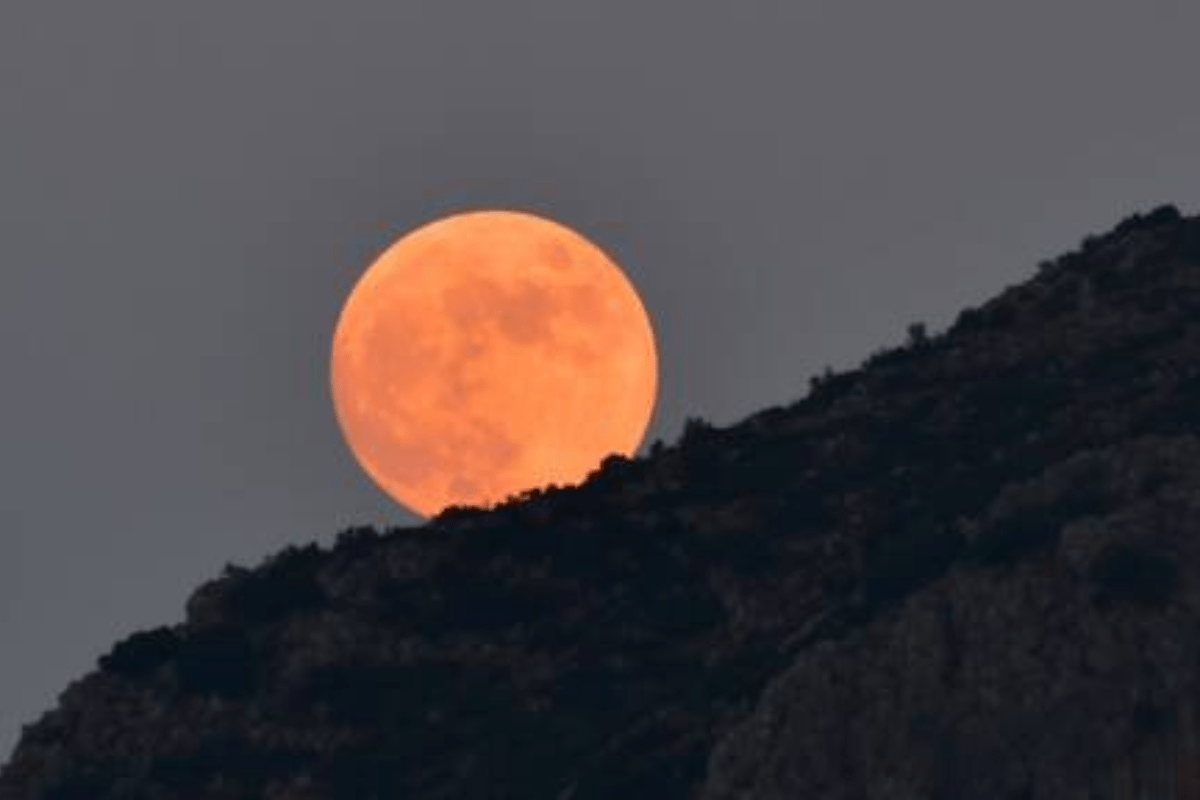 Πανσέληνος Αυγούστου 2024: Μάγεψε το Αυγούστιατικο φεγγάρι στο Σούνιο – Βίντεο