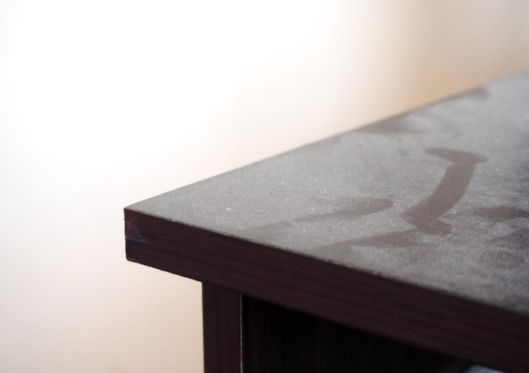 Wenge έπιπλα: Το σπιτικό καθαριστικό που θα εξαφανίσει την σκόνη για μια εβδομάδα