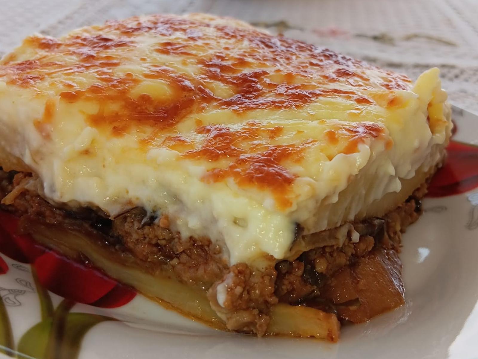 Μουσακάς με τρεμουλιαστή μπεσαμέλ