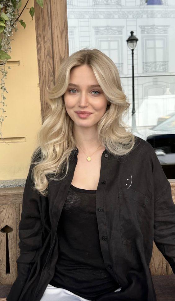 ξανθό-της-σαμπάνιας-στα-μαλλιά-νέες τάσεις-στις-αποχρώσεις-των-μαλλιών-Φθινόπωρο-Χειμώνας 2024-2025-ιδέες- ξανθό-της-σαμπάνιας-στα-μαλλιά-νέες τάσεις-στις-αποχρώσεις-των-μαλλιών-Φθινόπωρο-Χειμώνας 2024-2025-ιδέες-