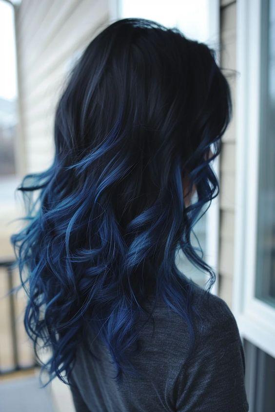 μαύρα μαλλιά-με-μπλε ανταύγειες-νέες τάσεις-στις-αποχρώσεις-των-μαλλιών-Φθινόπωρο-Χειμώνας 2024-2025-ιδέες- μαύρα μαλλιά-με-μπλε ανταύγειες-νέες τάσεις-στις-αποχρώσεις-των-μαλλιών-Φθινόπωρο-Χειμώνας 2024-2025-ιδέες-