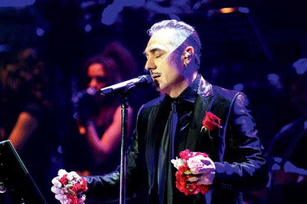 Νότης Σφακιανάκης-με-speedo- Νότης Σφακιανάκης-με-speedo-