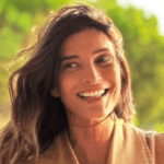 Γη της Ελιάς  – Αντιγόνη Κουλουκάκου  : Στην παραλία αγκαλιά με τον 5,5 μηνών γιο της