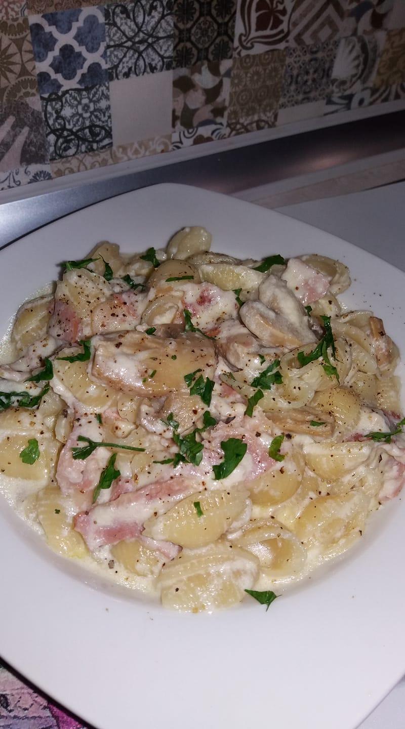 αχιβάδες-με-κρέμα γάλακτος-μπέικον-και-τυριά-συνταγή- αχιβάδες-με-κρέμα γάλακτος-μπέικον-και-τυριά-συνταγή-