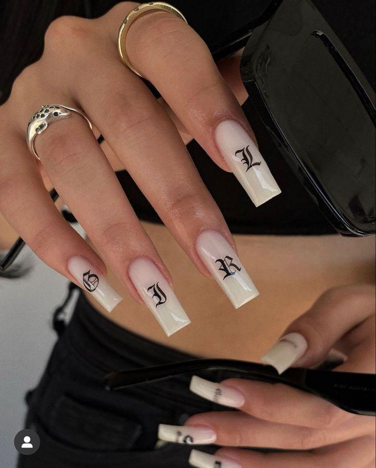 alphabet nails-τάσεις-του-TikTok-Φθινόπωρο-Χειμώνας-2024-2025-στα-νύχια-ιδέες- alphabet nails-τάσεις-του-TikTok-Φθινόπωρο-Χειμώνας-2024-2025-στα-νύχια-ιδέες-