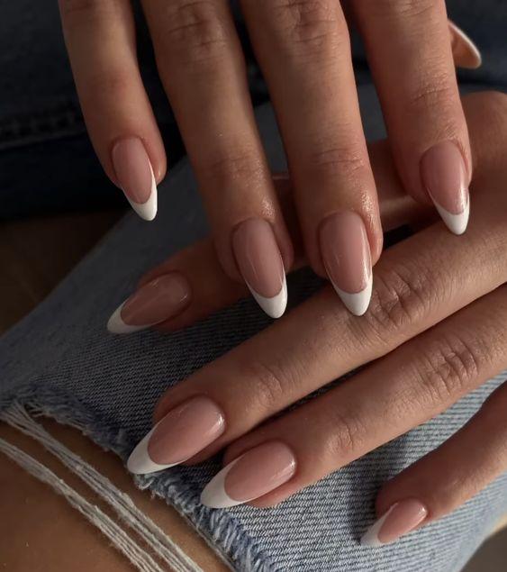 γαλλικό μανικιούρ-τάσεις-του-TikTok-Φθινόπωρο-Χειμώνας-2024-2025-στα-νύχια-ιδέες- γαλλικό μανικιούρ-τάσεις-του-TikTok-Φθινόπωρο-Χειμώνας-2024-2025-στα-νύχια-ιδέες-