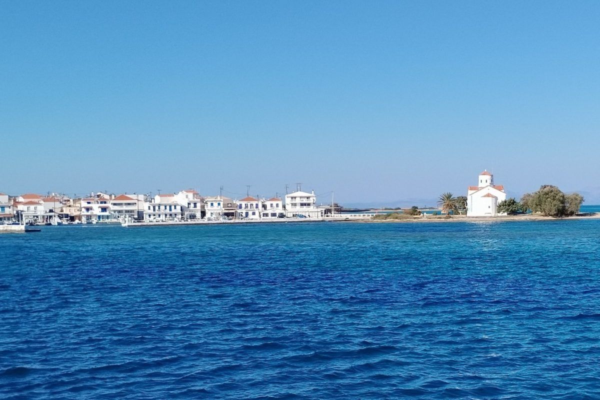 Ελαφόνησος: Διακοπές στο παραδεισένιο νησί με της εξωτικής ομορφιάς παραλίες με τα σμαραγδένια νερά και την κατάλευκη άμμο